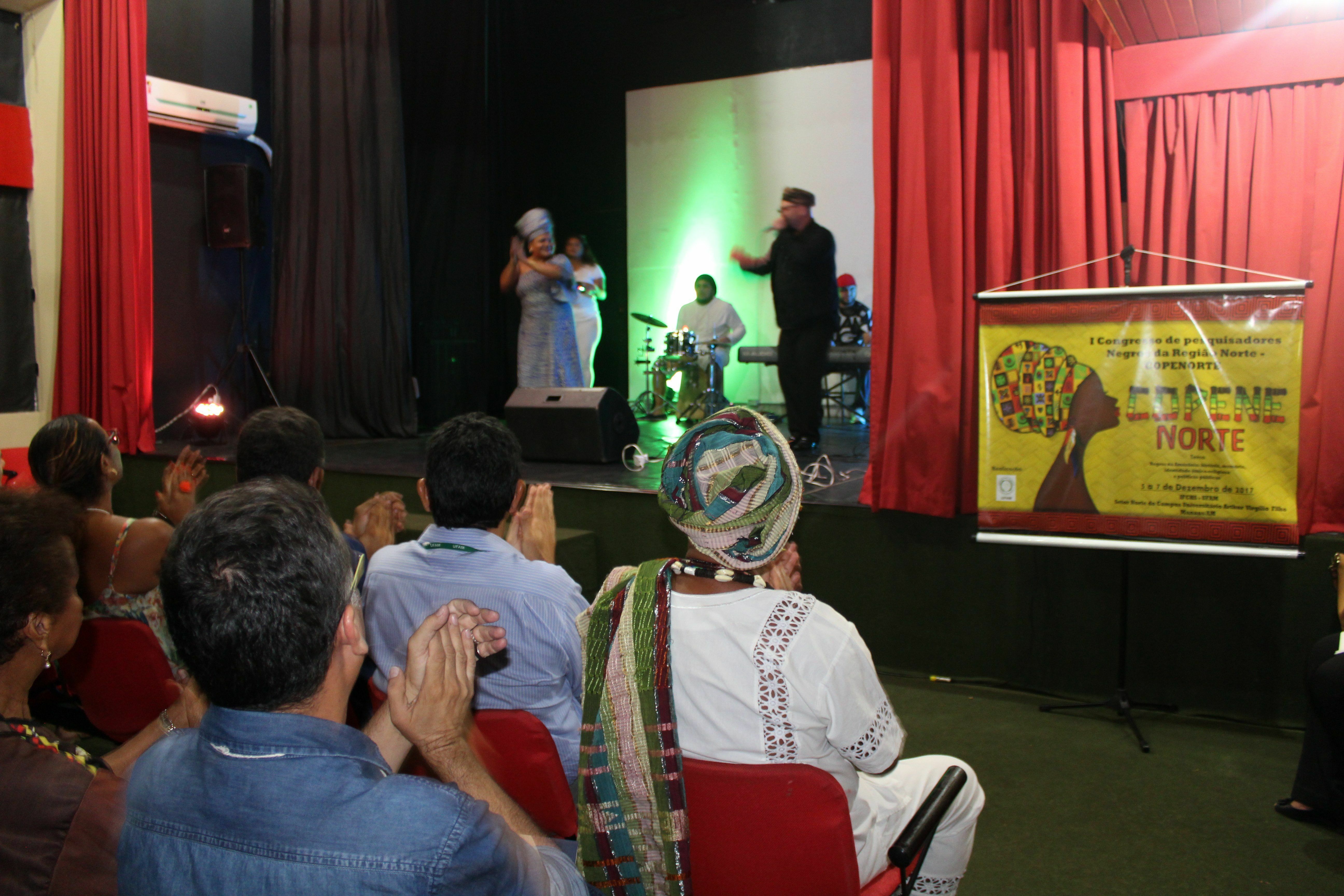 Abertura do evento contou com apresentação musical e dança africana